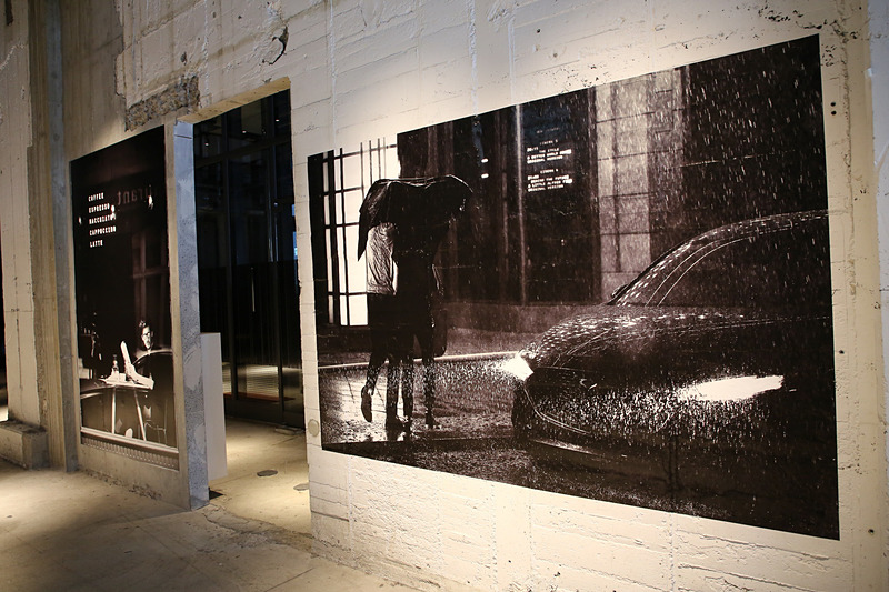 発表会開場の壁面もMAZDA3の世界観を表すデザインコンシャスな作りとなっていた