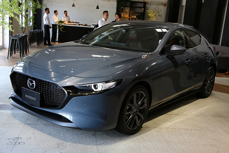 ファストバック専用色となるポリメタルグレーメタリック