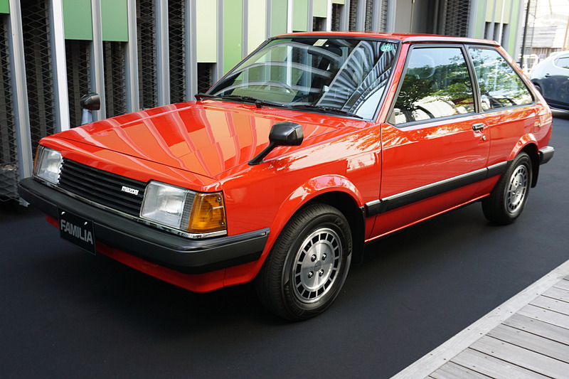 MAZDA3の系譜となる「ファミリア プレストロータリークーペ」や「ファミリア」もこの発表会のために広島から運ばれた