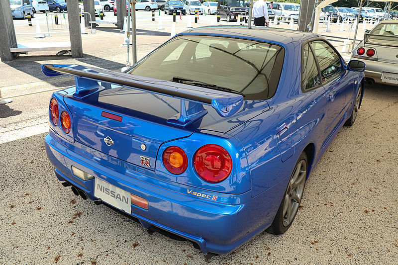 「スカイライン GT-R VスペックII」（BNR34型）
