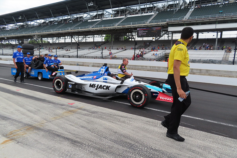 佐藤選手は普段のレースで使用している青いマシンで参加