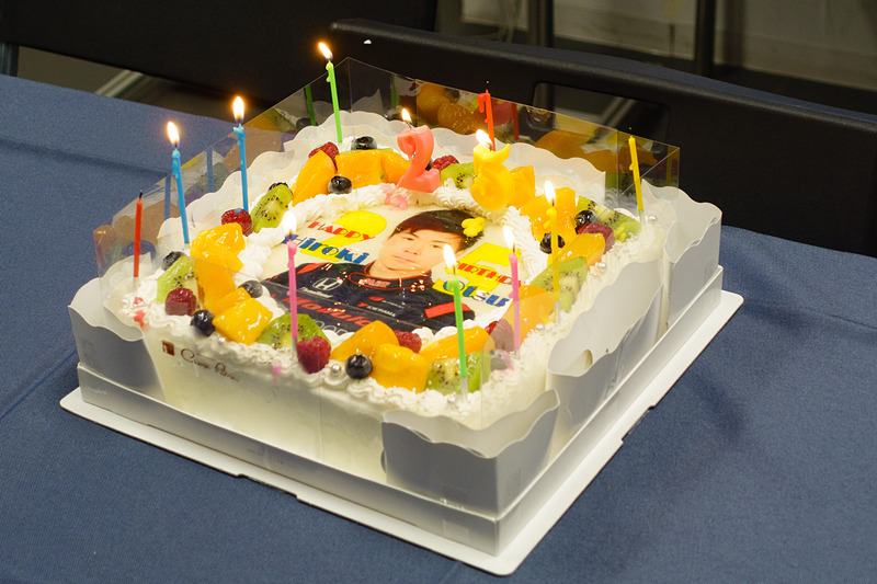 ケーキの中のキリッとした大津選手