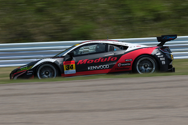 予選を戦う34号車 Modulo KENWOOD NSX GT3（道上龍/大津弘樹組）