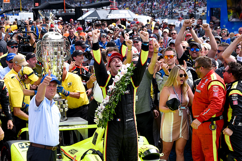 インディ500初優勝を果たし喜びを爆発させるパジェノー選手