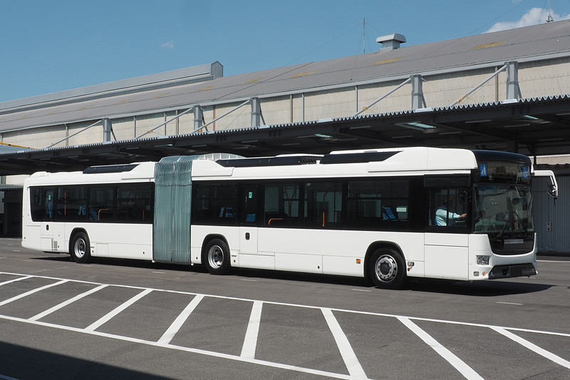 全長は約18mの6輪仕様