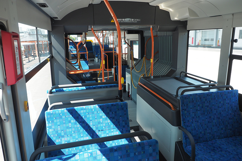 前車室の左後輪上も座席なし