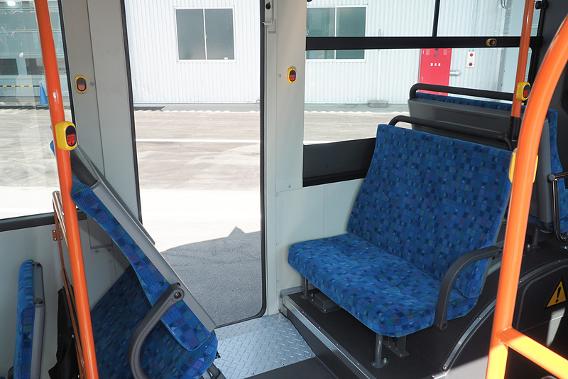 前車室右側の非常口を開放した状態