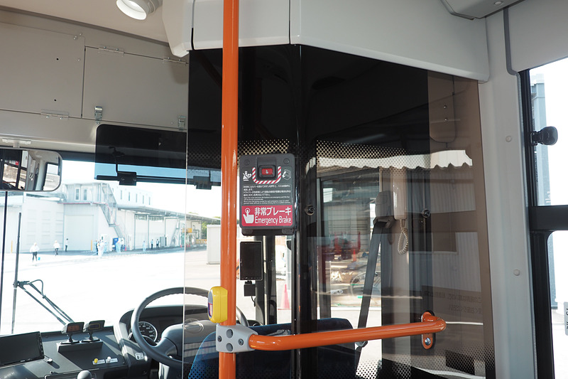 運転席の後方に「EDSS」のボタンを設置