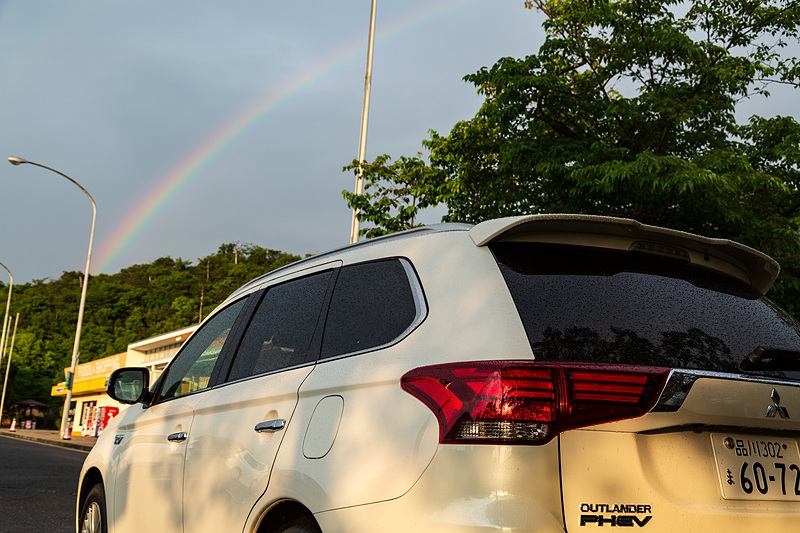 淡路島から鳴門海峡を渡るあたりで鮮やかな虹が歓迎してくれた