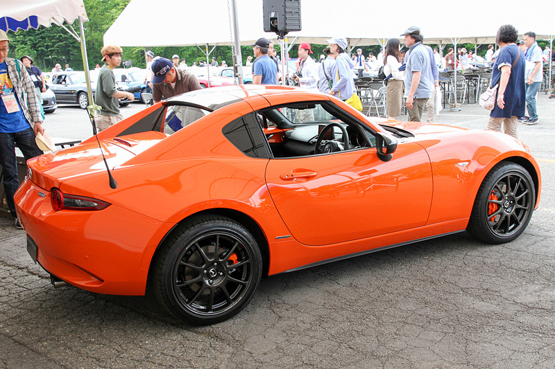 ロードスター30周年記念車（リトラクタブルハードトップモデル）