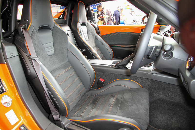 特別装備のレカロシート