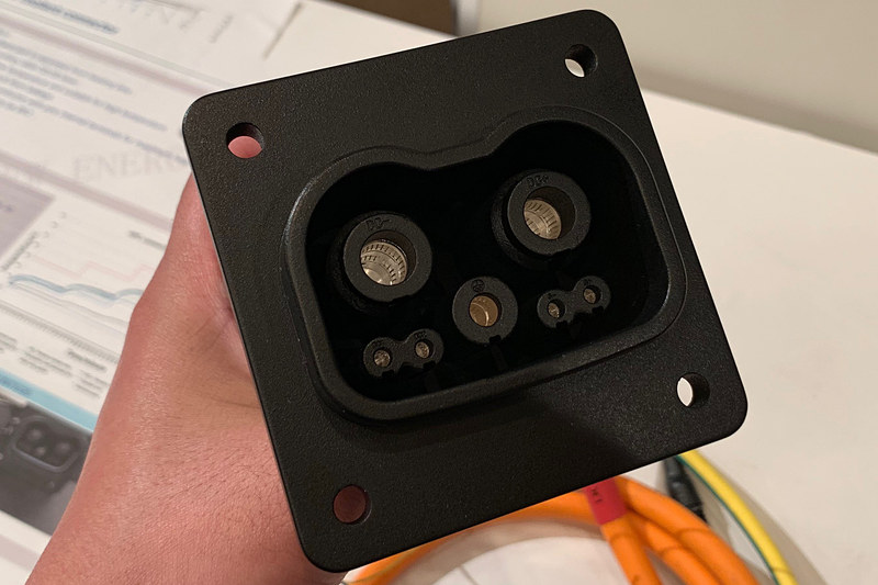 日中で共同開発する次世代超高出力充電規格「ChaoJi」の試作品。車両側に設置されるインレット