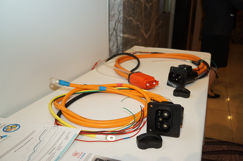 液冷のためのパイプのないモデルも