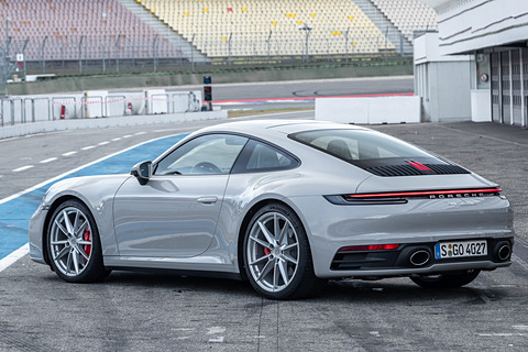 ポルシェ、新型「911」日本初公開。8世代目は全モデルにワイドボディ