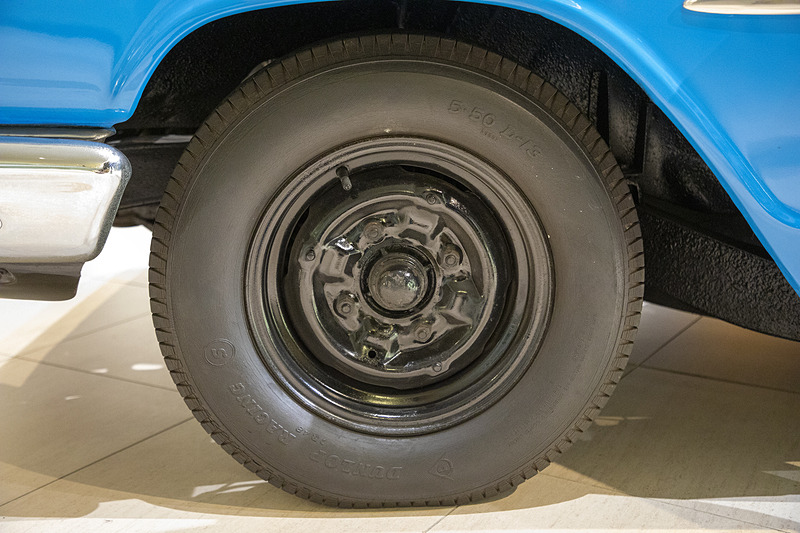 タイヤは資料によると5.50 L-13というサイズ。海外に代用できるタイヤがあるという