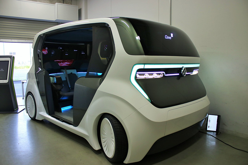 将来の自動運転を見据えた「AI19クローバー」