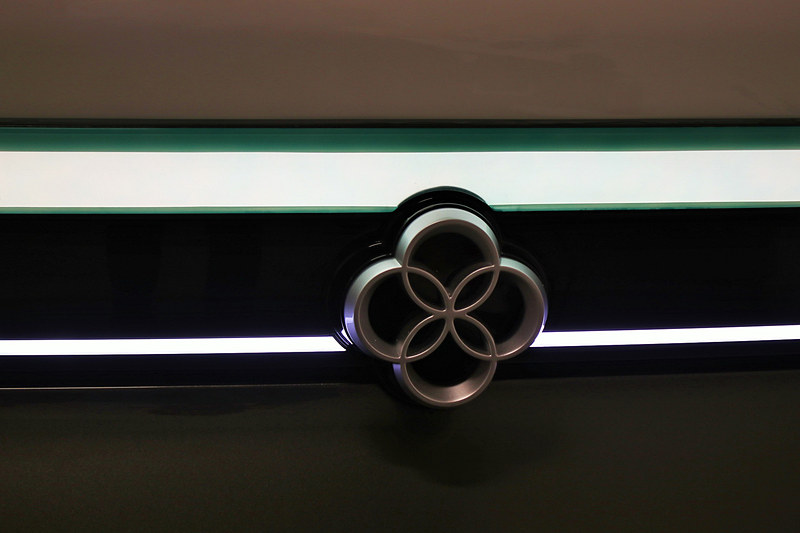 四葉のクローバーをイメージしたエンブレム