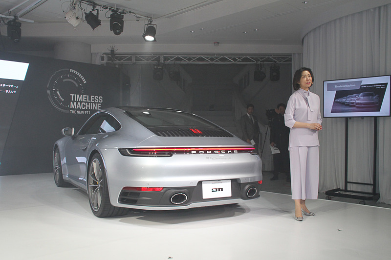 新型911の概要を紹介するポルシェジャパン株式会社 執行役員 マーケティング部長の山崎香織氏