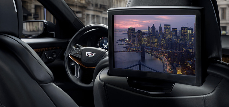 リアシートに2台の高解像度10インチディスプレイを装備