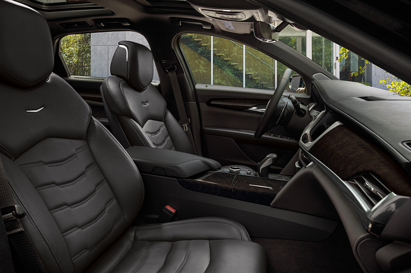 ロータリーコントローラー採用の新世代インフォテイメントシステムを装備する