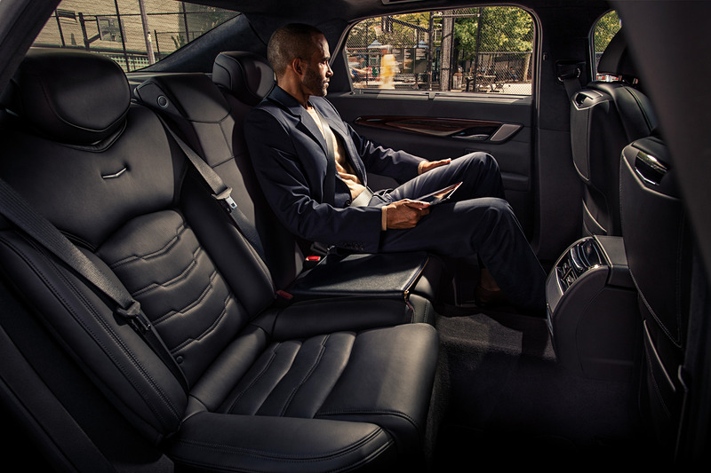 ロータリーコントローラー採用の新世代インフォテイメントシステムを装備する