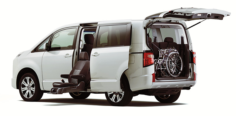 デリカD：5 サイドムービングシート仕様車