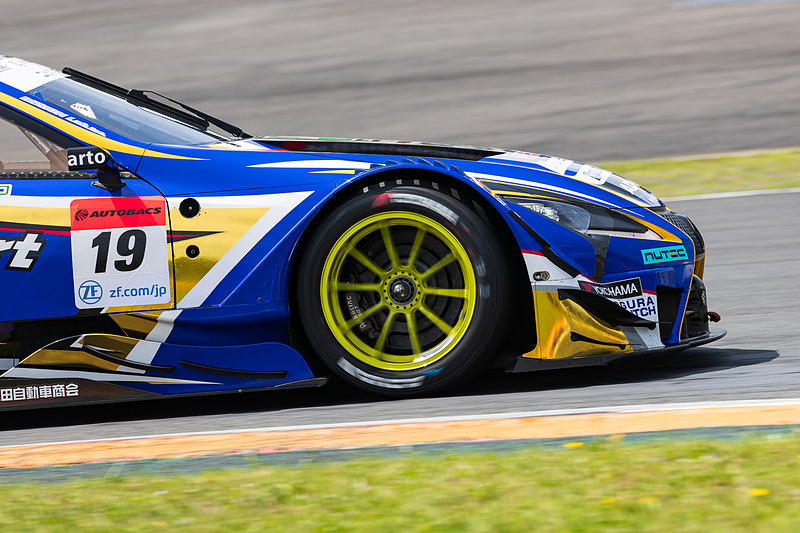 ヨコハマタイヤを装着する19号車 WedsSport ADVAN LC500