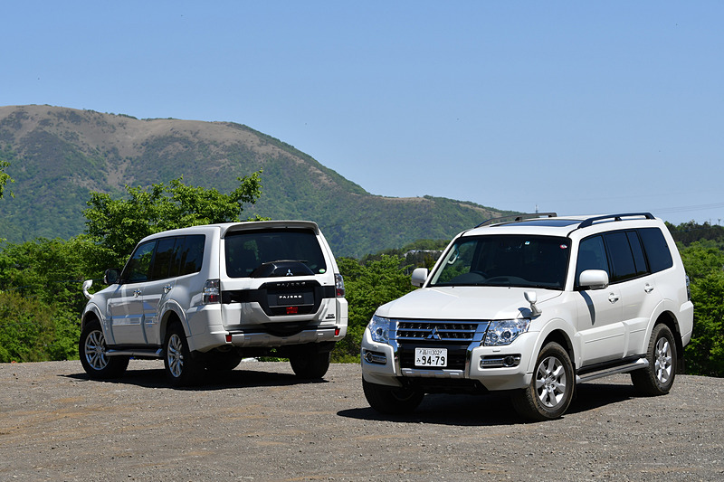 700台限定車パジェロ「FINAL EDITION」。奥が「SUPER EXCEED」