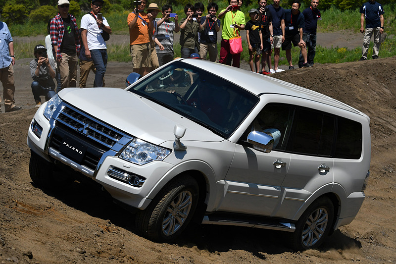 すり鉢部分を角度を付けたまま滑らせてスライド
