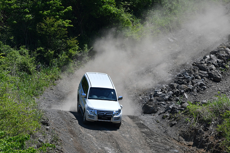 ここからは増岡選手との同乗コース。高低差のあるオフロードコースだ
