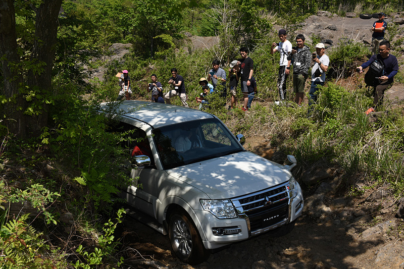 狭い岩場も難なく通過する