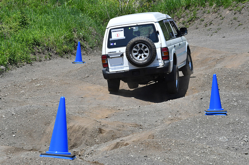 自らの運転で「自走コース」を走る参加者