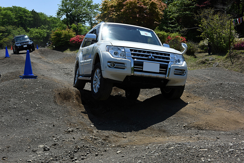 自らの運転で「自走コース」を走る参加者