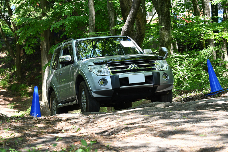 自らの運転で「自走コース」を走る参加者