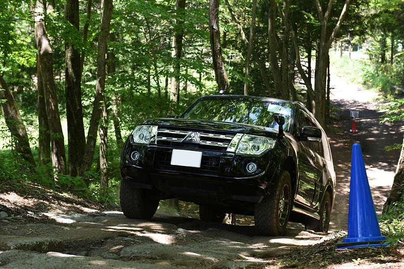 自らの運転で「自走コース」を走る参加者
