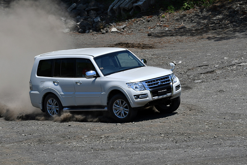増岡選手の激しいオフロードデモ走行