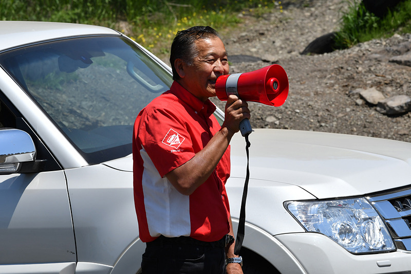 デモ走行後に挨拶する増岡選手