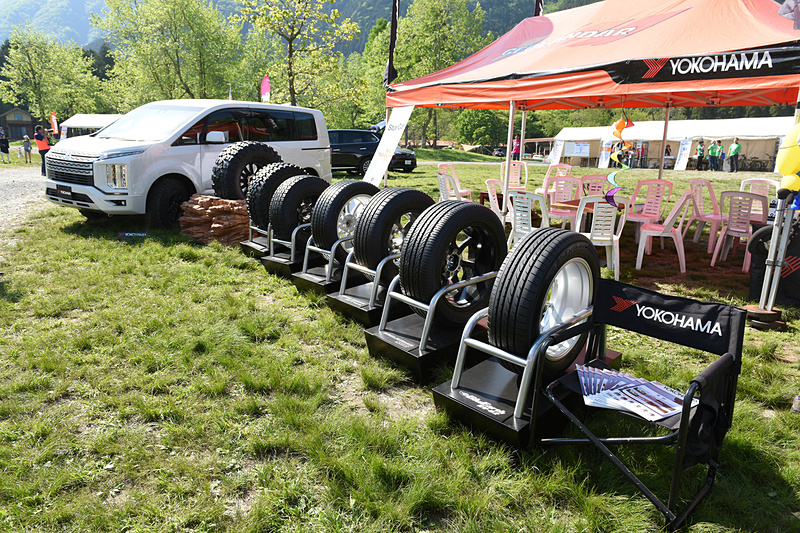 SUV向け「GEOLANDER」シリーズ。本格悪路向け「M/T」や「X-MT」からロード向けの「SUV」や「H/T」まで展示