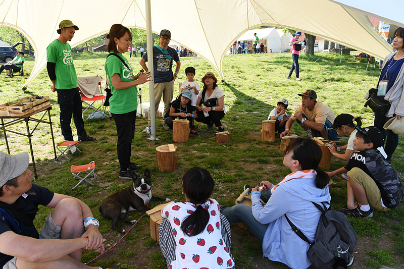 スプーンを叩き出しで製作するコーナー