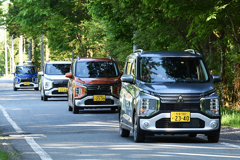 会場外をキャラバン走行