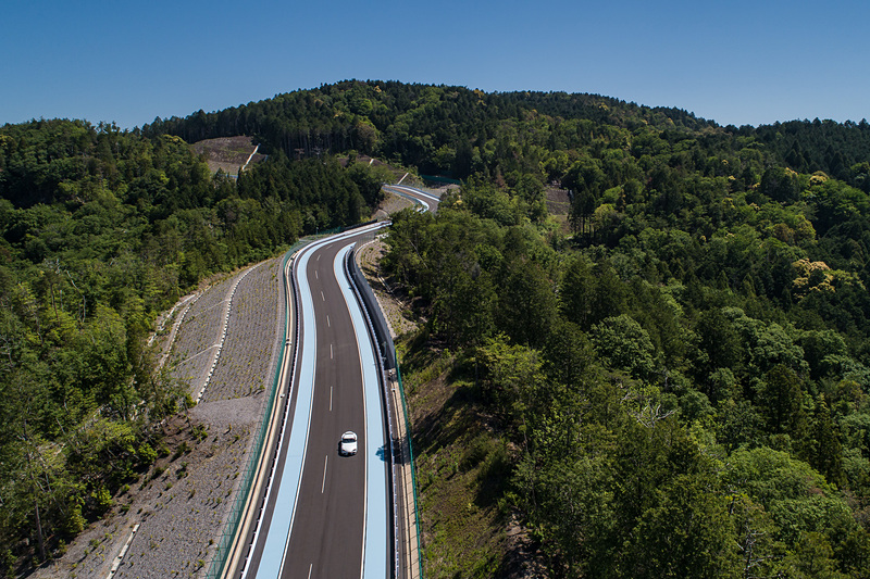 4月に運用を開始した総延長5.385kmの「カントリー路」で新型スープラに試乗