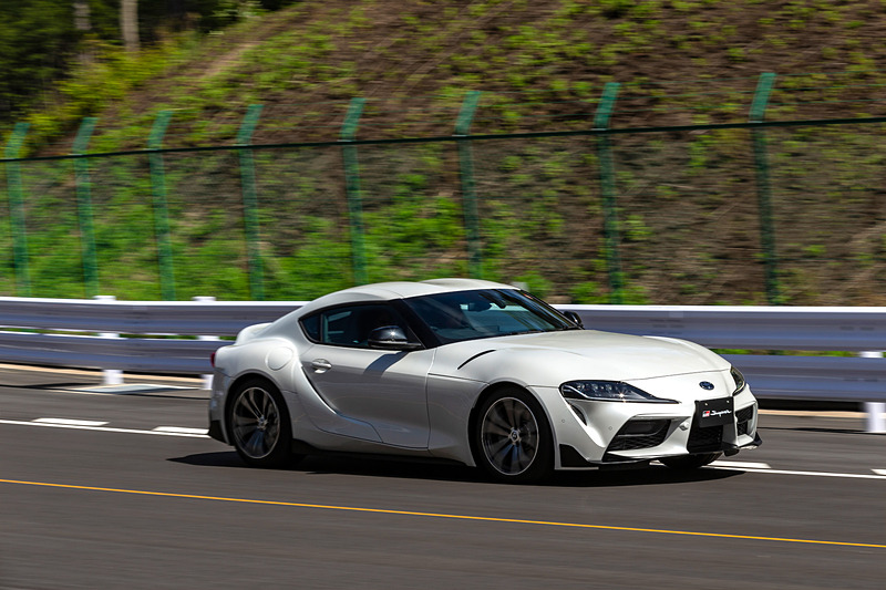 SZ-Rが搭載する直列4気筒 2.0リッター直噴ターボ「B48」型エンジンは最高出力190kW（258PS）/5000rpm、最大トルク400Nm（40.8kgfm）/1550-4400rpmを発生