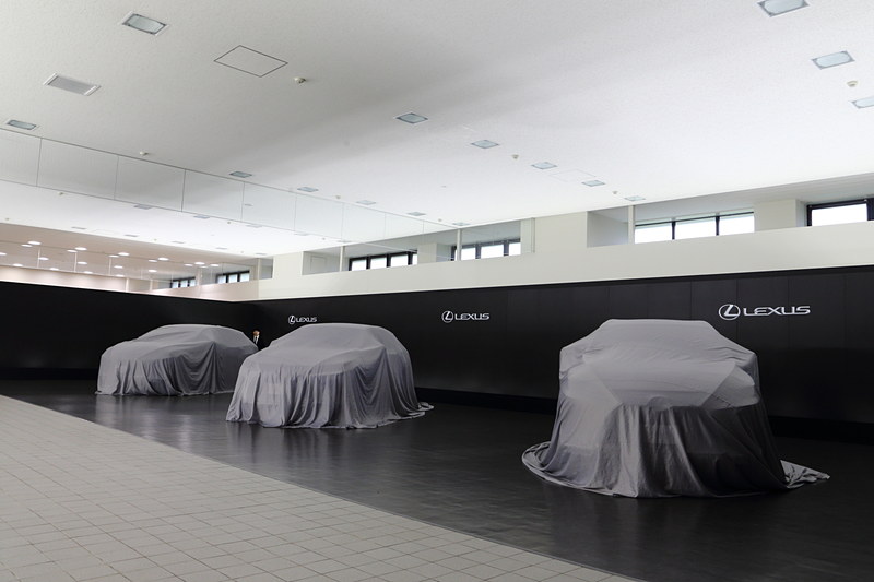 マイナーチェンジして8月下旬に発売予定の新型「RX」を初公開