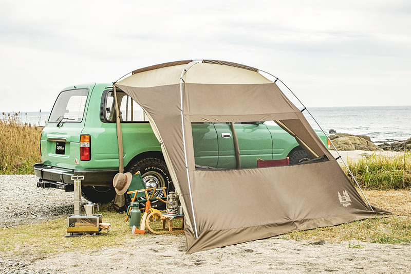 そしてこれが新製品のカーサイドシェルター。価格は3万6720円。カーサイドリビングDXを小型化したようなもので、機能、サイズ感とも希望に合うものだった