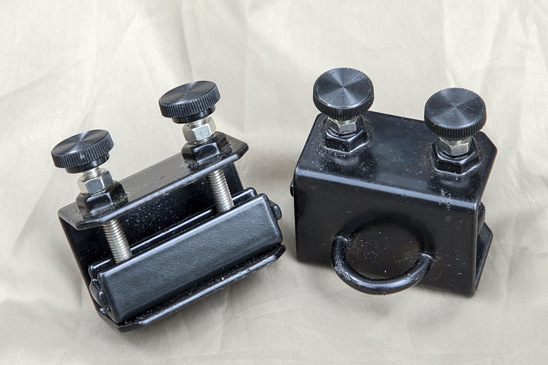 N-VANには雨どいがあるので、雨どいに引っかけてネジで固定するガイドを別途購入しておいた。今回は吸盤ではなくこちらのガイドを使用