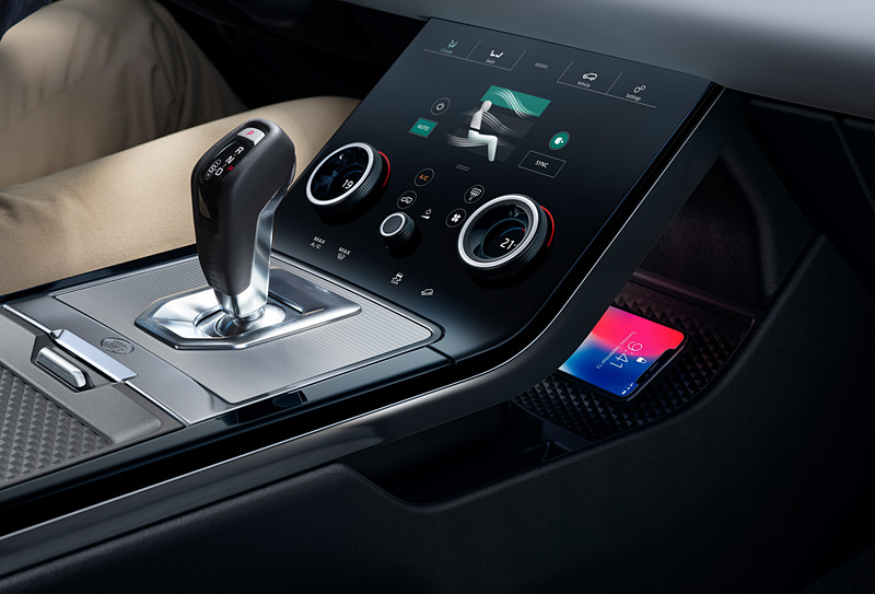 レンジローバー イヴォークのインテリア。「スライディングパノラミックルーフ」はレンジローバー イヴォークのオプション初導入となる