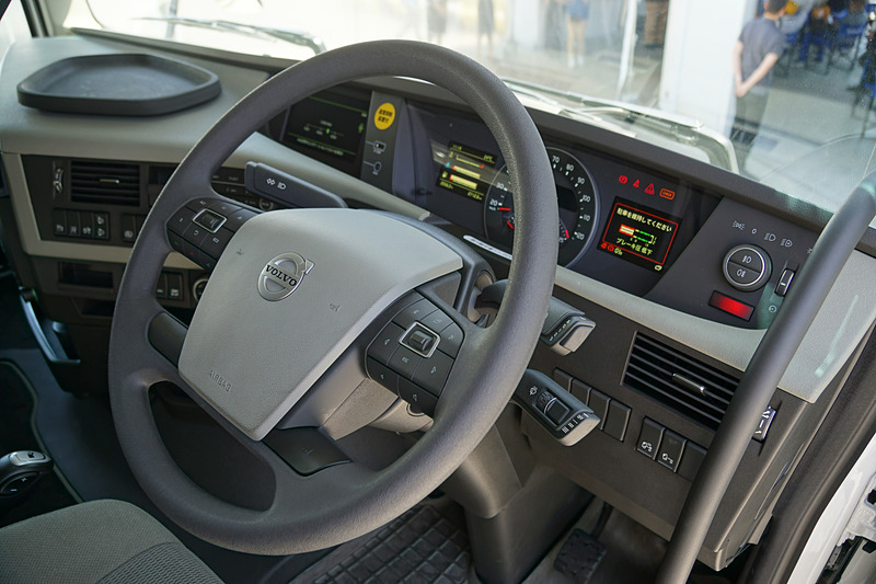 新型FHのドライバー席