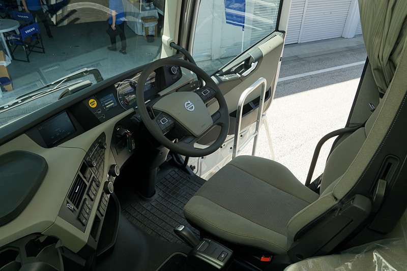 新型FHのドライバー席