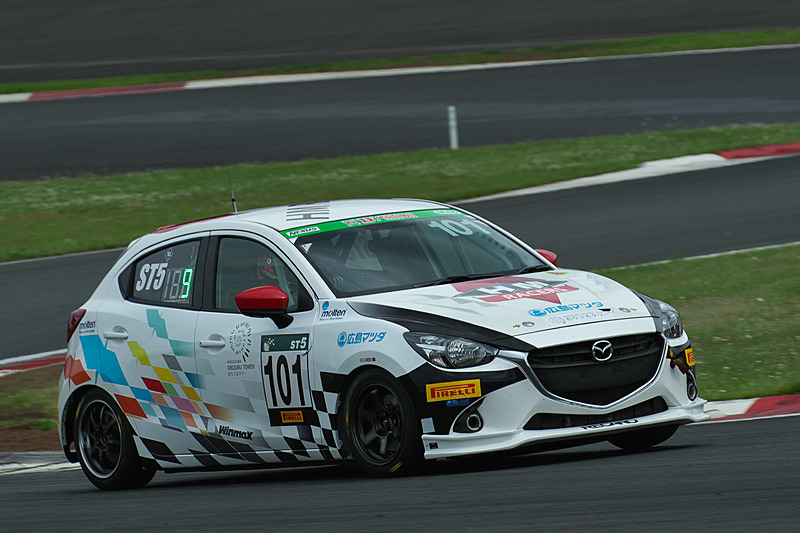 101号車「ヒロマツ デミオ」