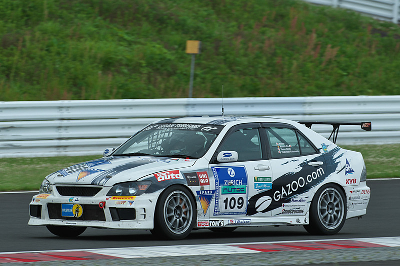 決勝レース当日の午前中には、2020年からのスタートを予定するクラシックカーレース「スーパー耐久ピレリクラシックチャレンジ」（S耐クラシック）のエキシビションレースも実施された